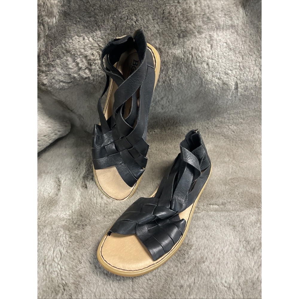 Børn SANDALS Black Leather Strappy Flats - Women's Sz 9- Excellent Condition!